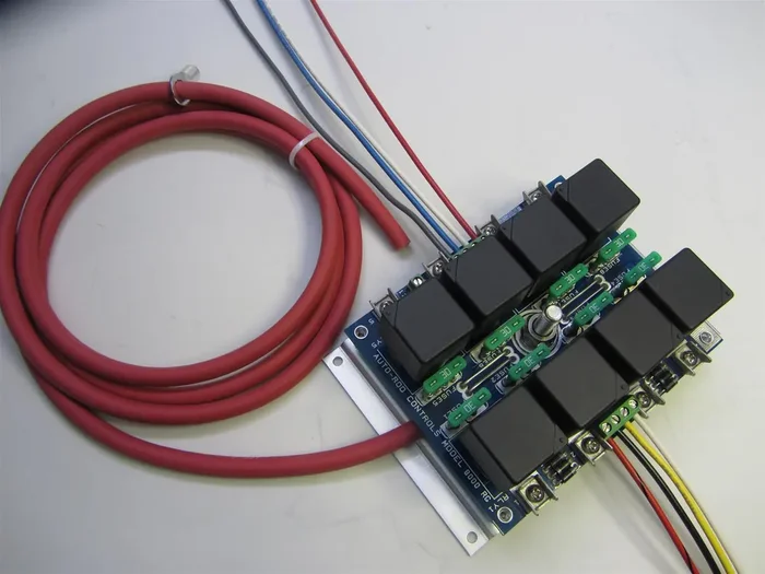 Auto Rod Controls – Módulo de relé de 12 posiciones con 4 relés activados a tierra y 8 relés activados positivamente (RC12ECU-3)