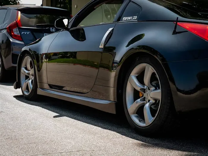 KBD – Nissan 350Z 2003-2008 Nismo V3 Style 2 piezas de complementos de falda lateral de poliuretano (37-6120)